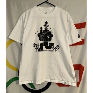 Nike T Shirt Medium Bloom and Zoom Graphic Tee Recycled